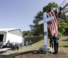 8-25-08_wtccross.jpg
